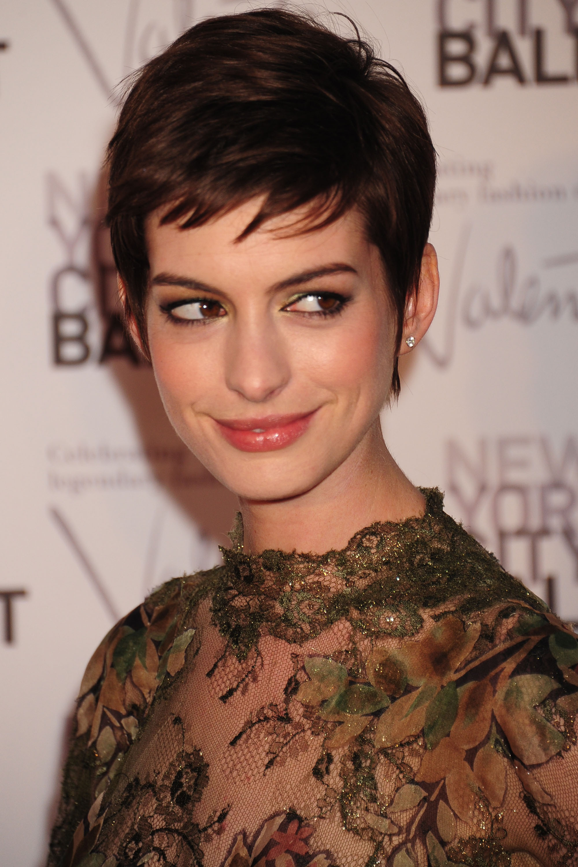 Anne Hathaway pixie frizuráját is ízekre szedték az emberek