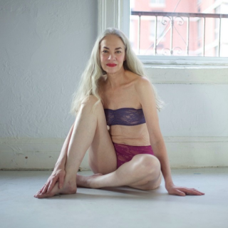 62 éves szexi modell a divatkampányban