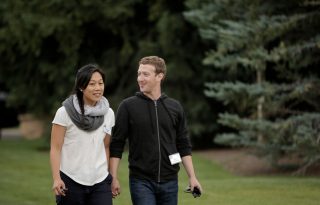 Mark Zuckerberg a Facebookon jelentette be felesége terhességét