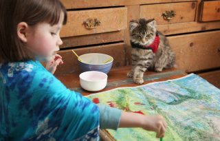 Remekműveket fest az ötéves autista kislány