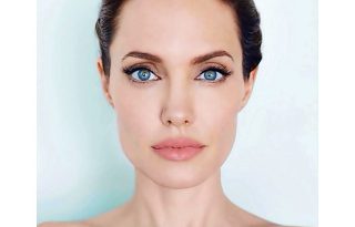 Angelina Jolie feladná a színészkedést a politikai karrierért?