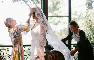 Az Olsen-ikrek esküvői ruhát terveztek