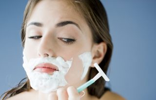 A nők is borotválják az arcukat?