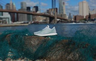 Az óceánokban úszó hulladékból készített sportcipőt az Adidas