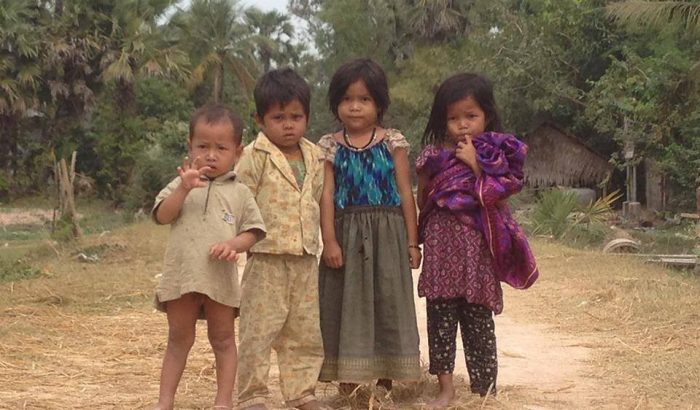 Árverés a kambodzsai gyerekekért