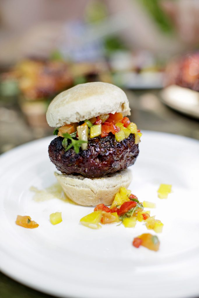 Szaftos házi hamburger Jamie Olivertől Marie Claire