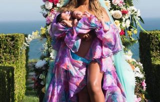 Beyoncé megmutatta szülés utáni testét
