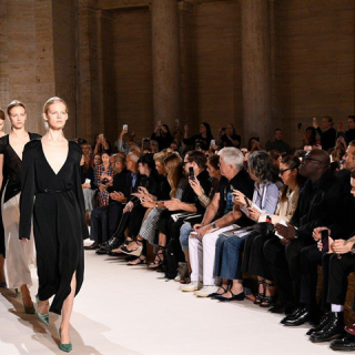 Victoria Beckham bemutatta új kollekcióját a New York Fashion Weeken