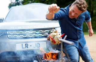 Jamie Olivernek speciális Land Rovert gyártottak