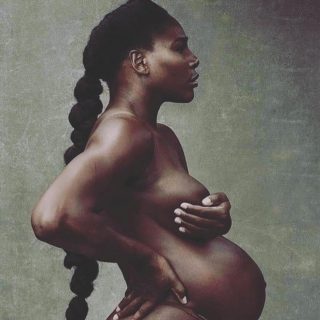 Serena Williams újszülött kislányával szelfizik