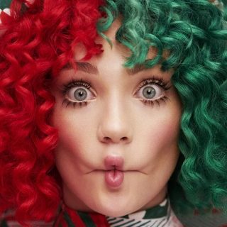 Sia új dalával indul a  karácsonyi szezon
