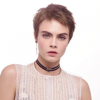 A 25 éves Cara Delevingne lett a Dior legújabb anti-aging termékének arca