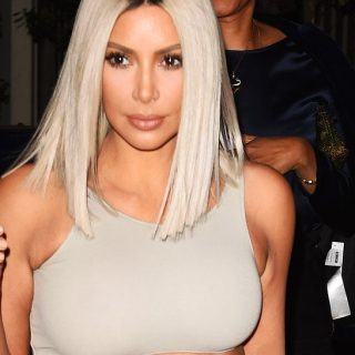 Kim Kardashian vadiúj highlightereitől ragyog