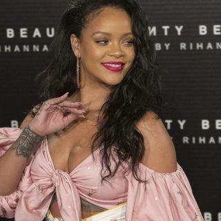 Rihanna nem bír leállni a lopkodással