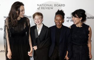 Két lányával érkezett Angelina Jolie a gálára
