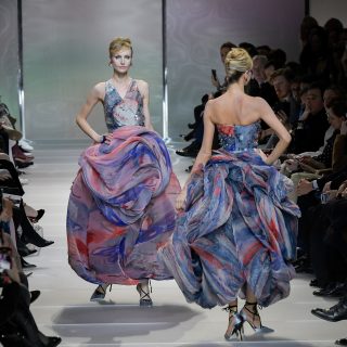 Pasztellcsodák Giorgio Armanitól a párizsi Haute Couture show-n