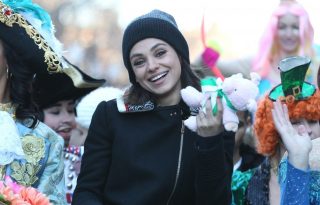 Mila Kunis a nemek közti egyenlőségről beszélt a Harvardon