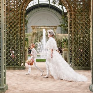Álomszép, újragondolt menyasszonyok a Chanel párizsi Haute Couture show-ján