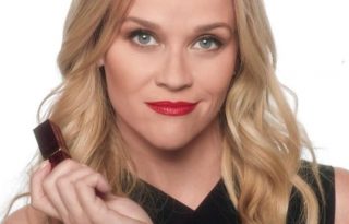Most Reese Witherspoon vörös rúzsával támogathatod a nőket