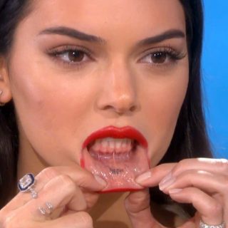 Kendall Jenner megmutatta a szájtetkóját