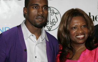 Kanye West elhunyt édesanyjának állít emléket új albumával