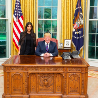Kim Kardashian találkozott Trumppal, és szakpolitikai kérdésekről beszélgettek