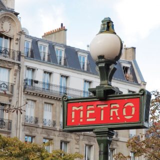 A francia feministáknak elege van a macsó metrómegállókból
