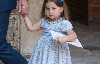 Charlotte hercegnő jól beszólt a fotósoknak kisöccse keresztelőjén