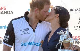 Erzsébet királynő megbotránkozhat, Harry és Meghan nyilvánosan váltott csókot