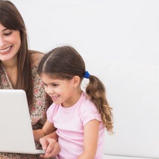 Kisgyerekes anyukák segíthetnek a programozóhiányon?