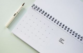 Asztali naptár a minimál design rajongóinak
