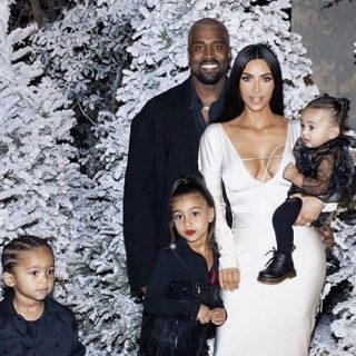 Kim Kardashian és Kanye West negyedik gyerekét várja