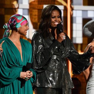 Kiosztották a Grammy-díjakat: Michelle Obama is színpadra lépett
