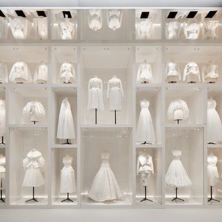 Haute couture a köbön: így néz ki a Christian Dior-kiállítás