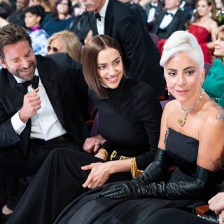 Irina Shayk királynői módon reagált Bradley Cooper és Lady Gaga duettjére