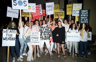 Stella McCartney legújabb kollekciójával is a klímakatasztrófára hívja fel a figyelmet