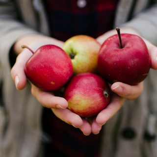 100 millió mikroorganizmus él az almánkon