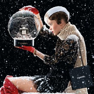 Meseszerű lett Lily-Rose Depp karácsonyi kampánya a Chanellel