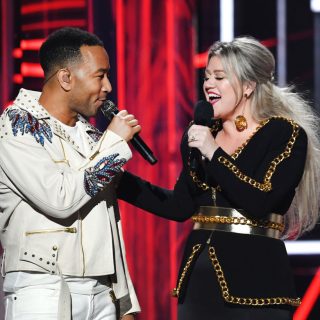 John Legend és Kelly Clarkson #MeToo-kompatibilissé tette a régi karácsonyi dalt