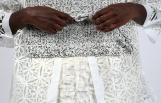 Papírból készülő kézműves ruhacsodák