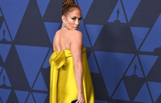 Jennifer Lopez tetőtől talpig aranyban tündököl
