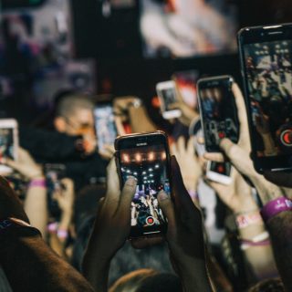 A gazdag tinik problémája az okostelefon-függőség