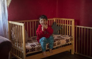 162 mélyszegénységben élő kisgyerek végre saját ágyban töltheti a karácsonyt