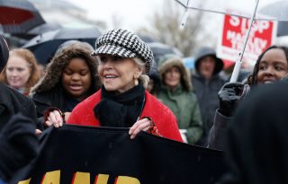 Jane Fonda utolsó tüntetése rengeteg hírességet hozott össze