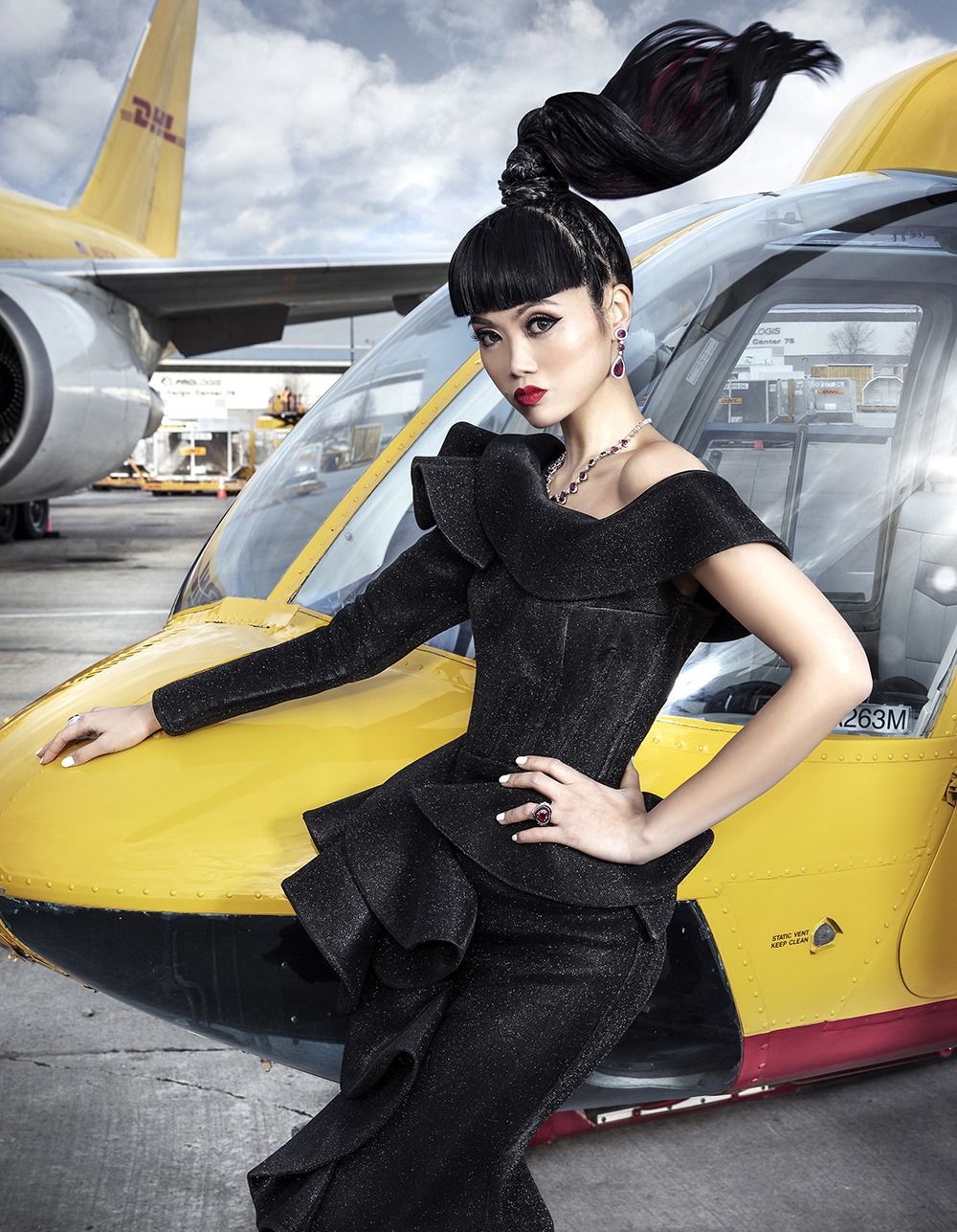 Jessica Minh Anh - DHL - divatbemutató