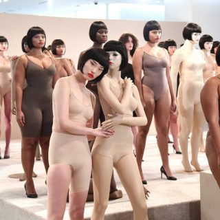 Már kapható Kim Kardashian alakformáló fehérneműkészlete