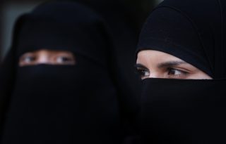 Egy mobilapplikációval kontrollálják a szaúdi nők életét