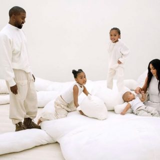 Címlapon Kardashianék minimalista otthona