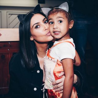 Kim Kardashian lánya babaházkarantént épített
