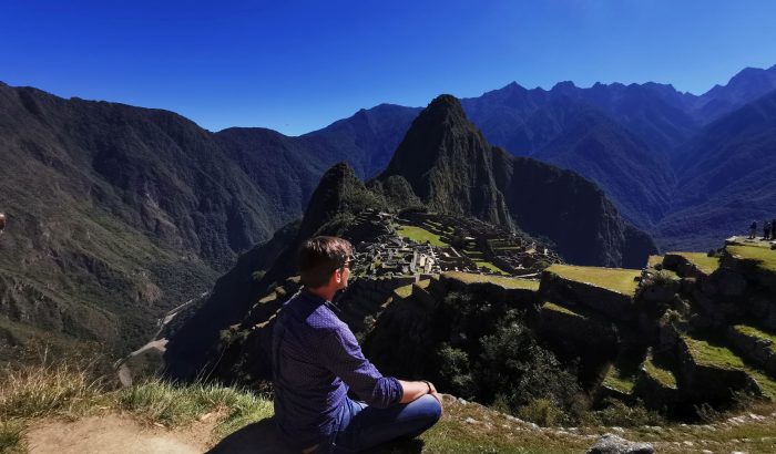 Peru: pálmafás oázis, szivárványszínű hegyek és szelfizés lámákkal